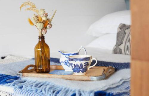 The Cabana Luxury Award Winning Tiny Home with Hot Tub and Private Garden 2 mins Walk to Ryde Beach - Photo 24