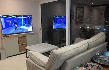 enjoy the elegance of staying in the art deco home - Photo 9