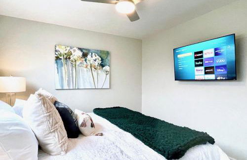 Bright Top Floor-King Bed-Parking-Fast Wi-Fi - Foto 36