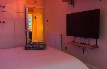 Stylish 2 bedroom West End flat - Photo 12
