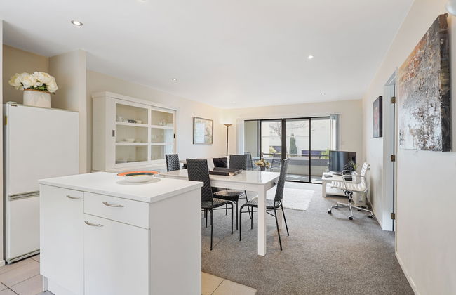 Stylish Central 2BR Apt nr Hospital - Foto 26