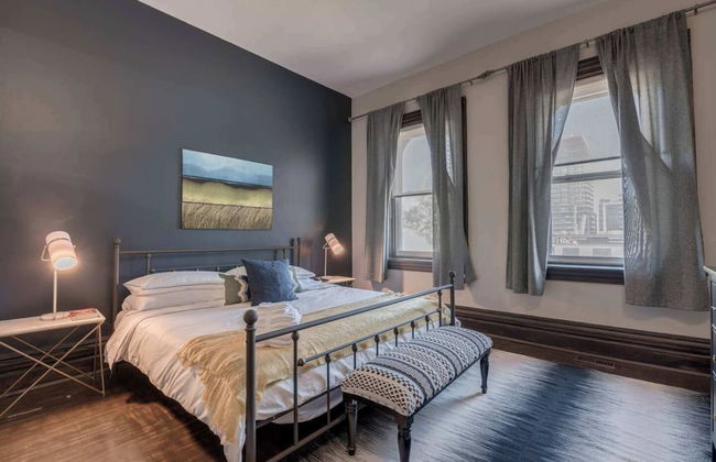 Casa Queen East Jaw Dropping 3BR Suite - Photo 7