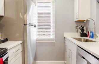 Spacious 2BR 2BA Steps from Hospitals and Uptown Charlotte Minimum Stay 15 Days or More - Foto 16