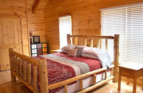 Gorgeous Log Cabin Rental near the Blue Ridge Mountains in Dobson, North Carolina - Foto 8