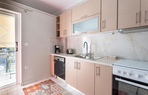 Comfortable 3-Bedroom Seaside Maisonette - Photo 53