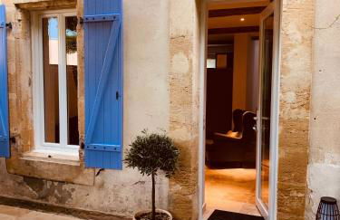 Le mas des glycines - parking privé et terrasse ombragée - Foto 23