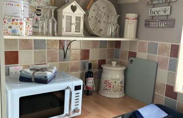 Cosy riverside property - Photo 14