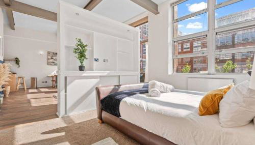 Stylish Jewellery Quarter Apartment with Terrace and Free Parking - Photo 2