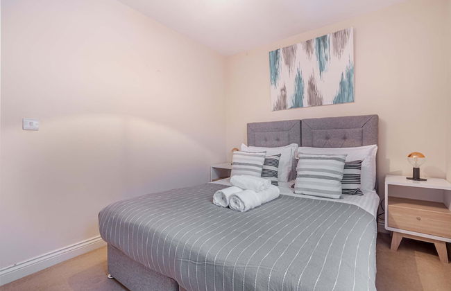 Host Stay Westbrook Court Apartment - Photo 1