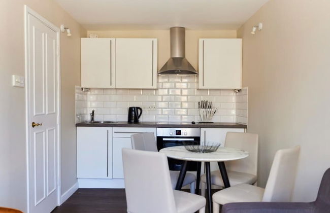 The Holland Park Crib - Classy 2bdr House - Photo 14