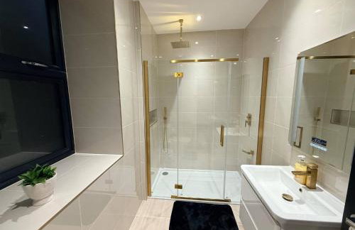 Luxury home 5 bedroom 3 bathroom games room parking - Foto 23