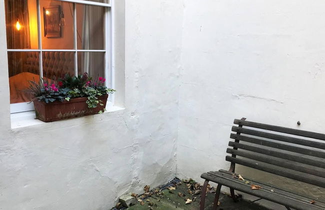 Beachfront Apartment With Woodburner & Courtyard - Photo 32