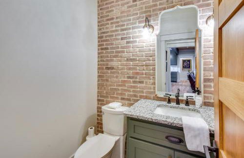 Luxurious Clarkesville Cabin with Decks and Fire Pit - Foto 26