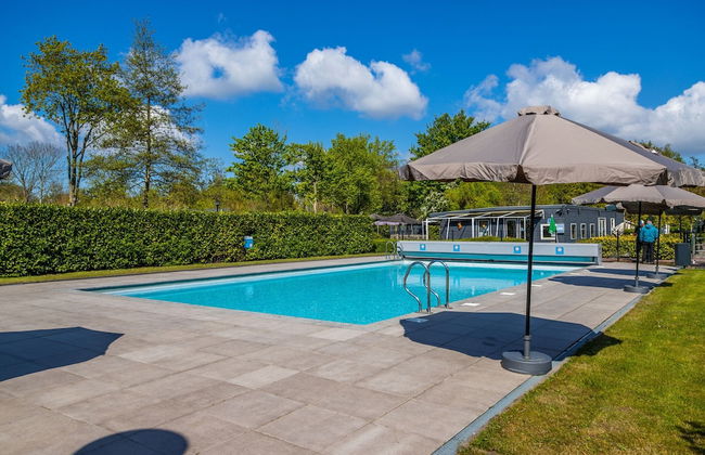 Chalet Near the Golf Course on a Holiday Park - Foto 15