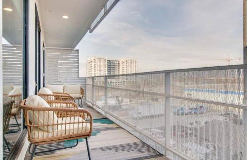 Stylish downtown condo w/ pool & parking - Foto 29