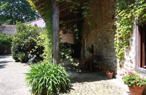Gatehouse of the Palacio de Hualle near Comillas - Foto 3