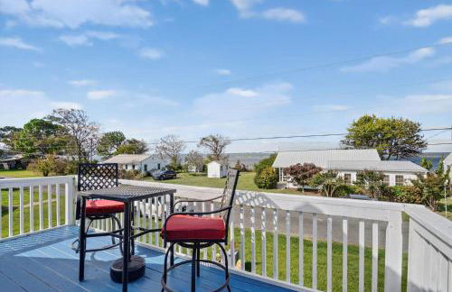 Welcome to Hokie Haven by the Bay - where Chesapeake sunsets meet Hokie spirit. - Foto 41