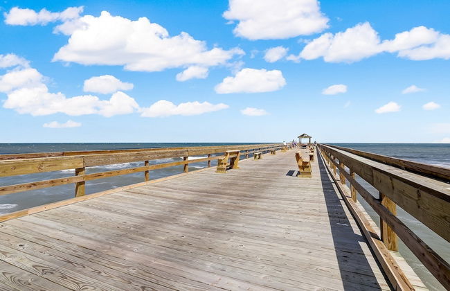 Convenience Direct Oceanfront Condo with Private Balcony by RedAwning - Photo 31