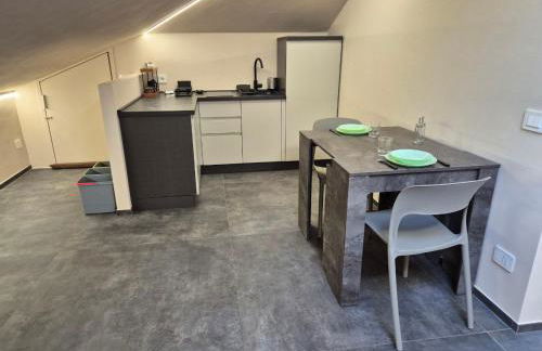 Moderna Mansarda con parcheggio gratuito - Foto 2