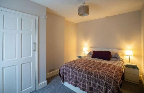Gloucester City - Birchmore House - 2 Bedroom End Terrace Property Near To City Centre & Hospital With On-Street Parking - Sleeps 5 - Great For Hospital Workers & Contractors - Hosted by RENTMYHOUSE - Foto 14