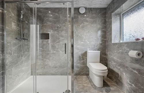 house in Heald Green village - Photo 14