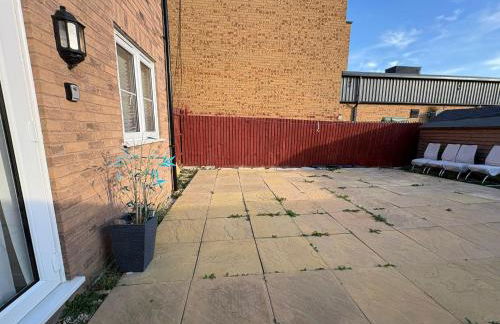 Spacious 3-Bed House - Sleeps 8 Garden & Parking - Foto 11