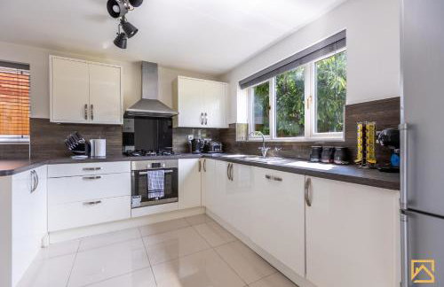 Cosy 5 bedroom house - Central By Valore Property Services - Photo 29