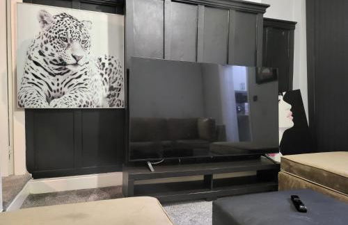 Apartment - Sleeps 5 - Great Location - Parking - Foto 94