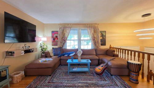 Blue Boho Music and Meme House Four Bedroom Home with Arcade near Westport Plaza - Foto 4