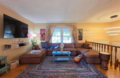 Blue Boho Music and Meme House Four Bedroom Home with Arcade near Westport Plaza - Foto 4