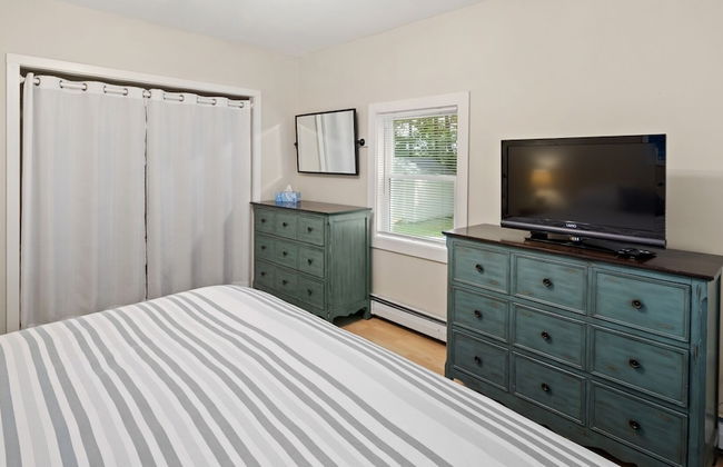 Cozy Colchester Cabin near Lake by RedAwning - Foto 3