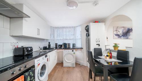 Stunning 2-BR North London Flat by D3 Short Stay, Guests 6, Super fast Wi-Fi, Private Yard - Foto 2, stove, dishwasher, toaster