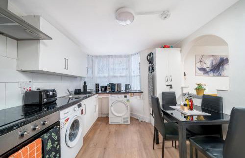 Modern 2Bed North London Flat by D3 Short Stay, Sleeps 6, Private Yard - Foto 23