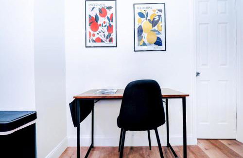 StylishAptWtrGrdnOppLake&Prk&Yrd - Foto 14