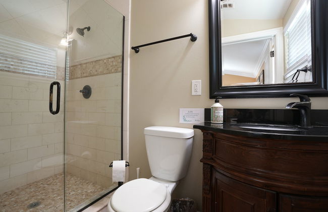 Sweet 4 bedroom, 3 bath plus Loft Bedroom, Pool Home - Photo 24