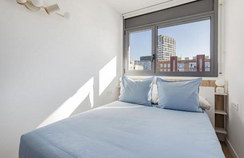 Quiet modern 2 bed apartment with Balcony, Pool and Free Parking - Foto 23