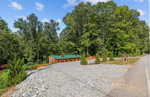 The Heartwood Hideaway-Charming Cabin Getaway-Trails, Creek, and Starry Nights - Foto 3