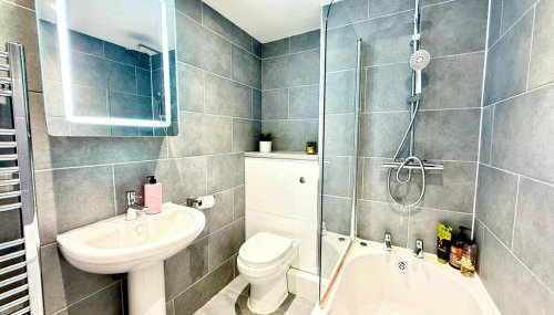 Hazel 1-Bedroom Flat, Parking, WIFI, Prime location, Close to Blenheim Palace & Oxford - Foto 3, towels, Shower