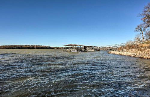 Lakefront Grove Cabin Shared Dock and Seasonal Pool - Foto 30