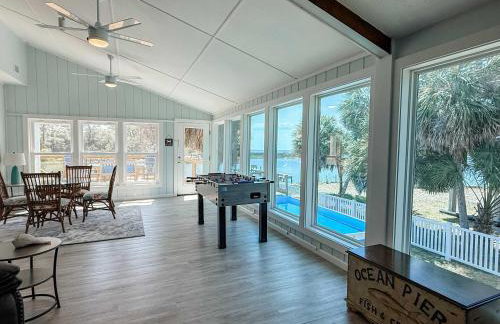 Spacious house- Deep Water Dock Pool Golf Cart Rental available - Foto 46