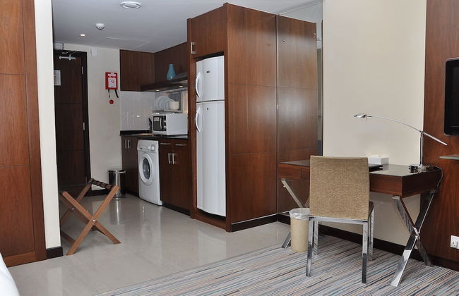 Phoenix Plaza Hotel Apartments - Photo 7