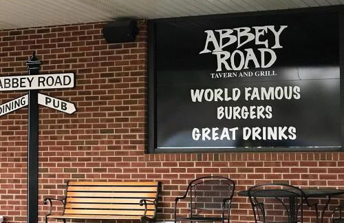 3 Beds, Kids Friendly Ranch,Jaccuzzi Tub,Walk to Food Lion,Restaurant, Keurig , sleep noise machine,,Crib,5G - Foto 26