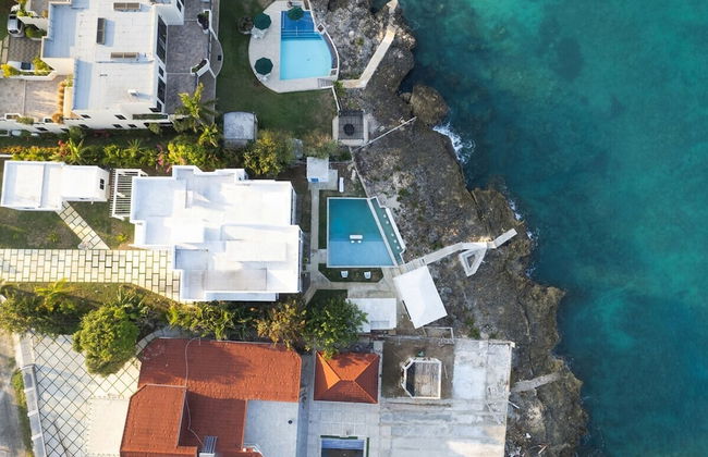 The W Villa 5 B R Oceanfront w Staff - Photo 29