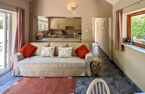 Blossom's Cottage - Photo 1