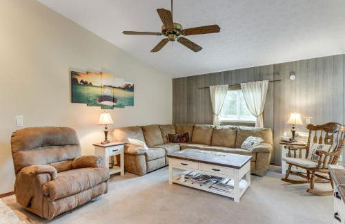 Holiday Island Family Home on 13th Green! - Foto 4