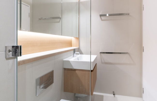 Modern Apartment in Darling Harbour - Photo 13