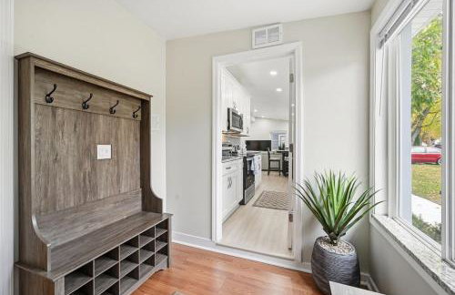 New Lakefront Getaway Private Hot Tub Min to DMC - Foto 16