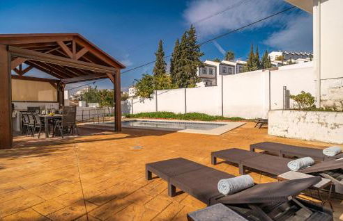 3 Bedroom Stunning Home In Coin - Photo 17