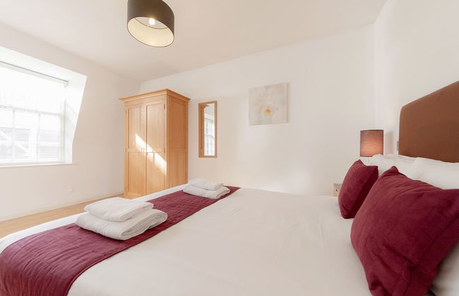 Roomspace Apartments -Groveland Court - Photo 3