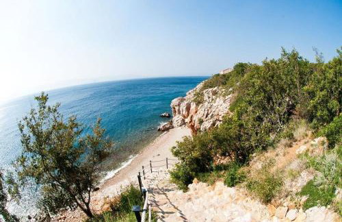 Beachfront apartment with pool, panoramic sea view - by Traveler tourist agency Krk - ID 2390 - Foto 5